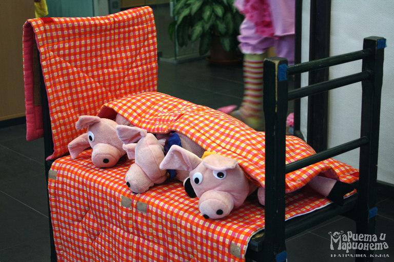 Les trois petits cochons et le loup